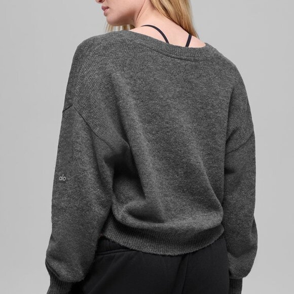 Alo Yoga Cashmere New Class V-Neck Sweater latinum Grey - Picture 3 of 4